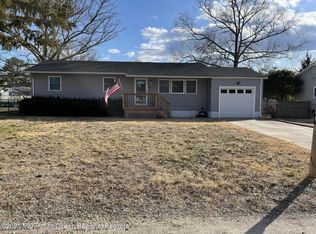 18 Fairwood Dr, Bayville, NJ 08721