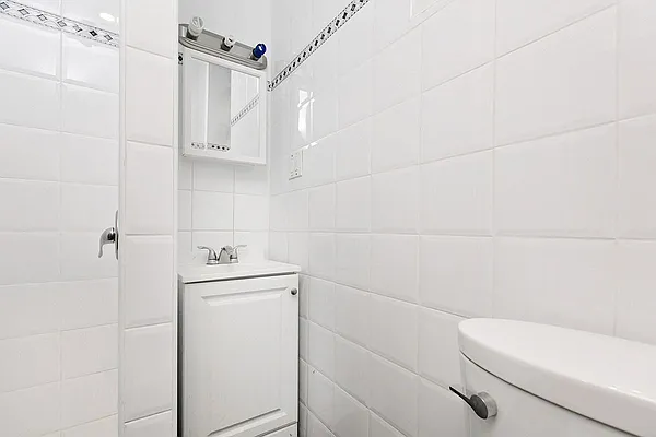 Rented by Waldstar Real Estate LLC | media 17