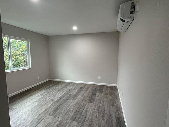 3rd image of 563 Menker Ave #2