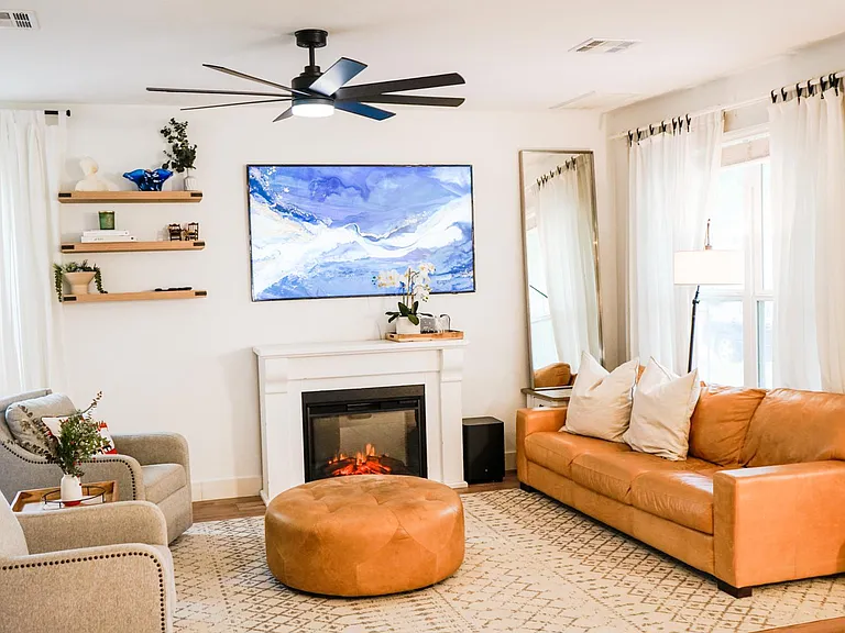 Large, Open Concept Family Room - plenty of space for entertaining!
