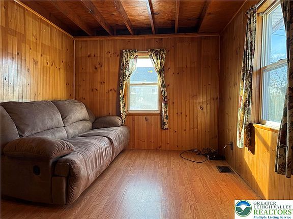 3rd image of 702 Locker St