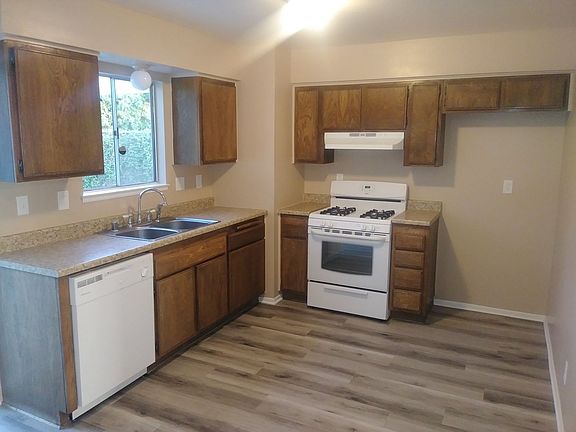 4th image of 1724-1726 Potomac Ave