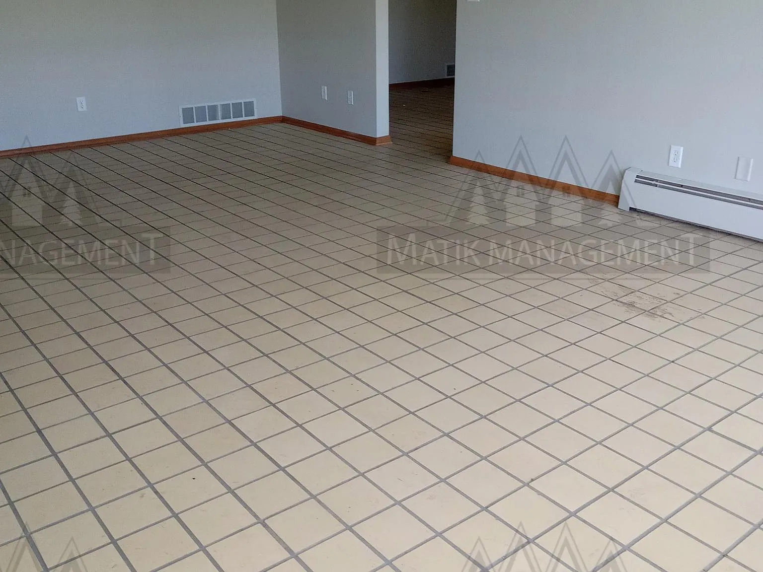 3 bed, $1,100 — Photo 2