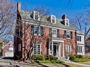 243 Warwick Rd, Kenilworth, IL 60043