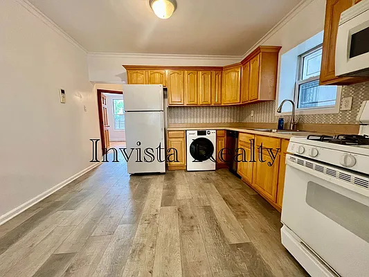 Rented by Asimina Perikleous, LREB | media 10