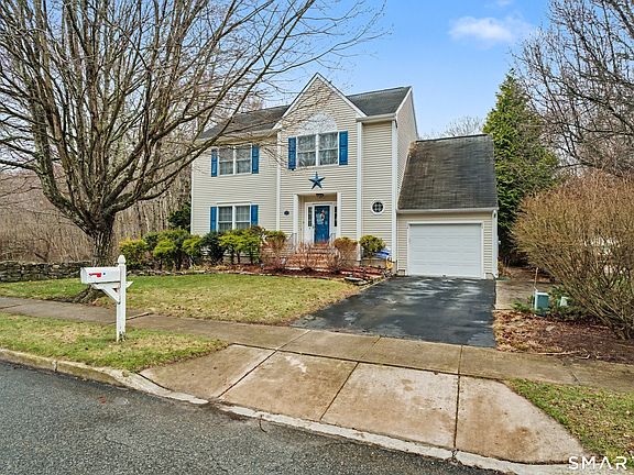 5th image of 75 Heather Glen Lane