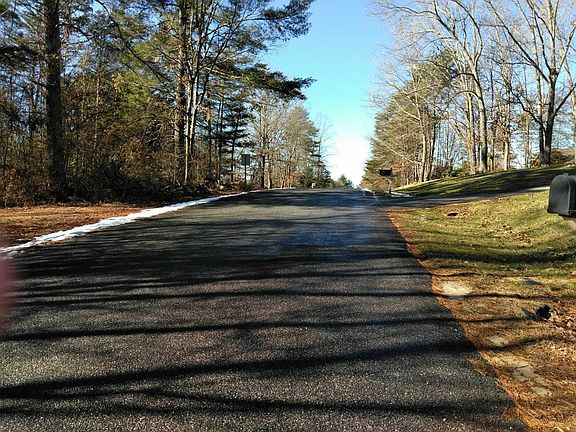 5th image of 310 Meadowview Ln
