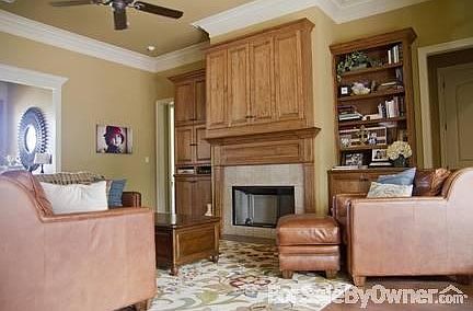 5th image of 185 Newbury Ln
