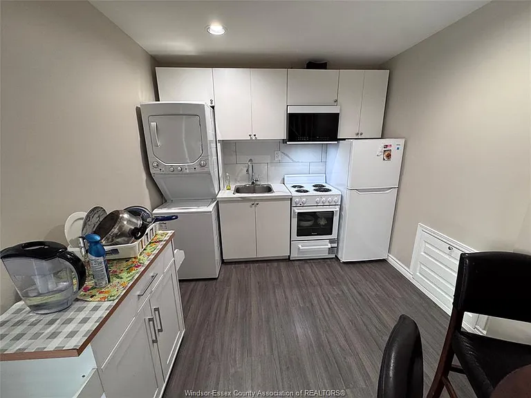 1527 Pierre Ave — Photo 7