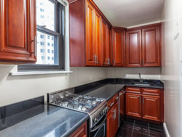 150 W 47th St #B — Photo 6