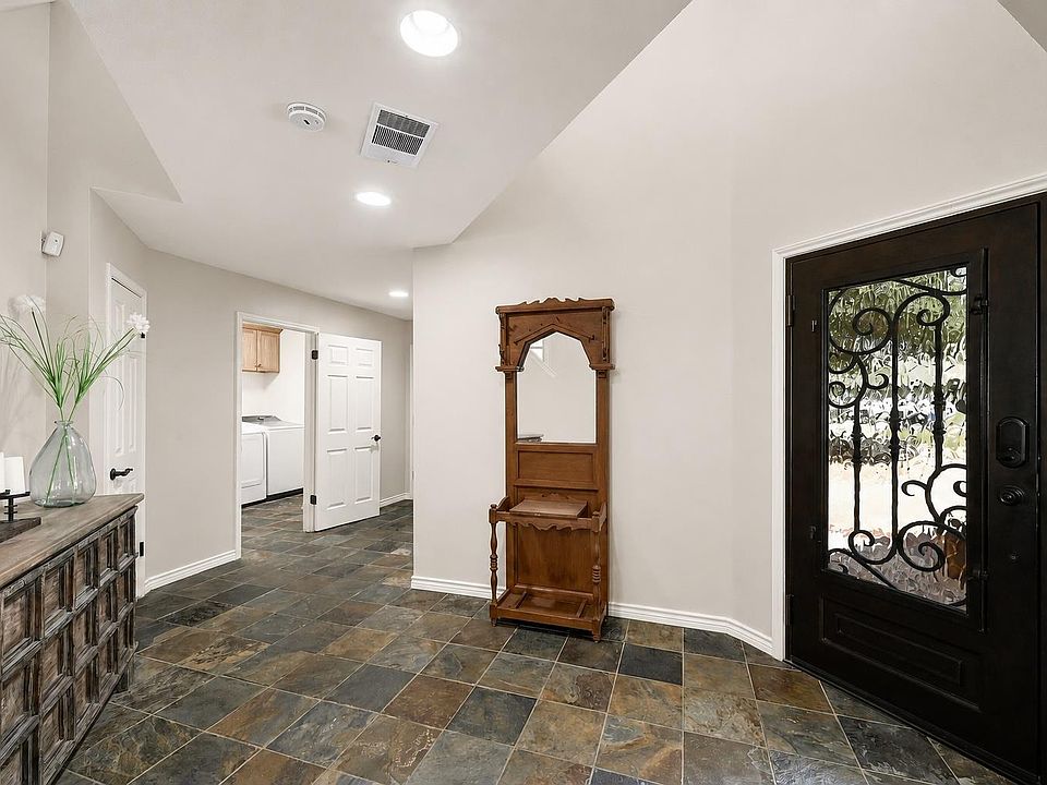 1st image of 122 Acapulco Dr