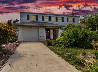 898 Viceroy Rd, Wantagh, NY 11793