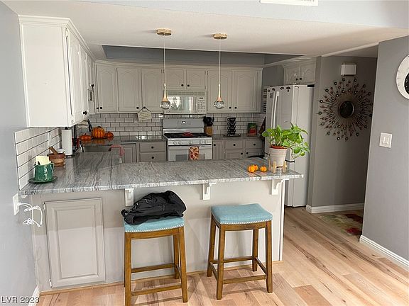 4th image of 3486 Kensbrook St