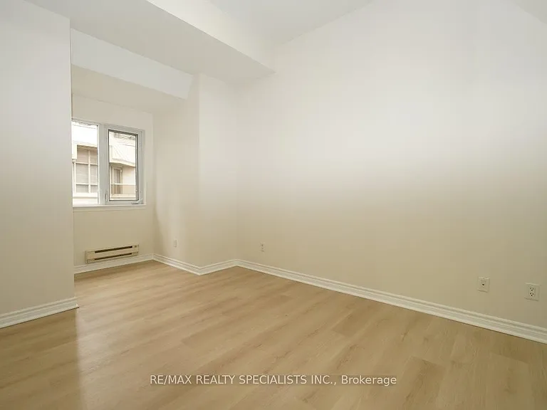 330 Princess Royal Dr #320 — Photo 14
