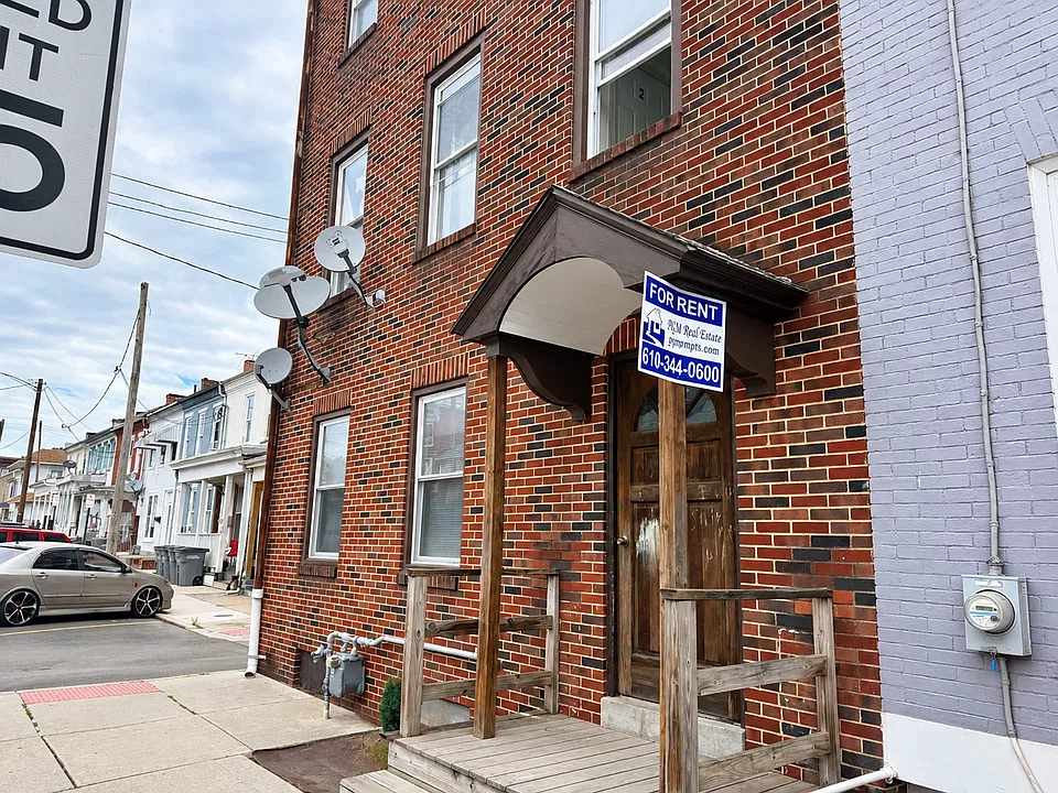836 Monument Apt 2