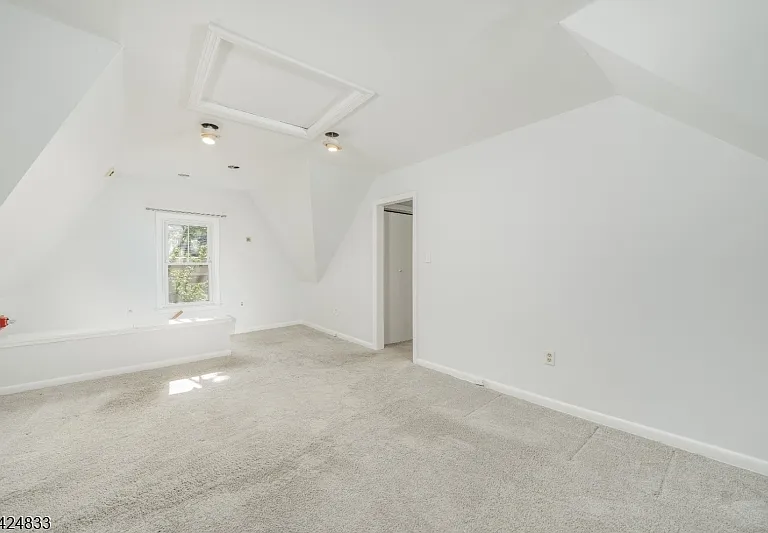 331 Main St — Photo 2