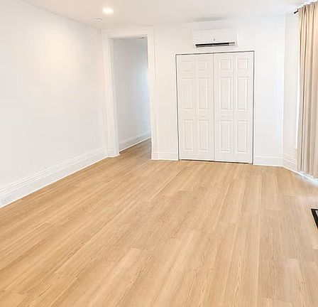 4th image of 126 W College St APT 8