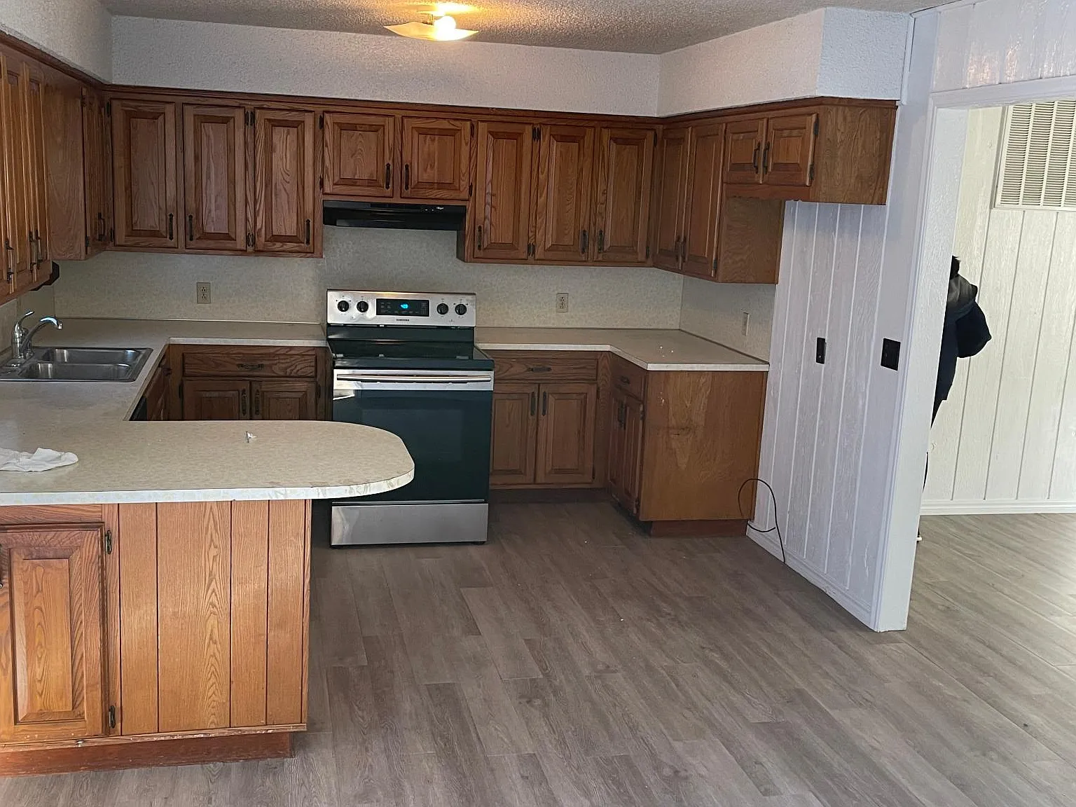 2 bed, 1600 sqft, $1,600 — Photo 3