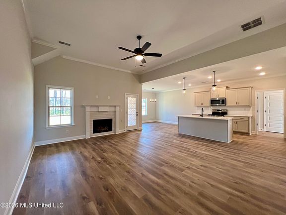 5th image of 2107 Legacy Ln