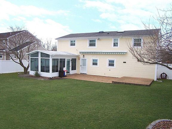 2nd image of 16 Continental Dr