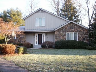 1st image of 9 Briars Ln
