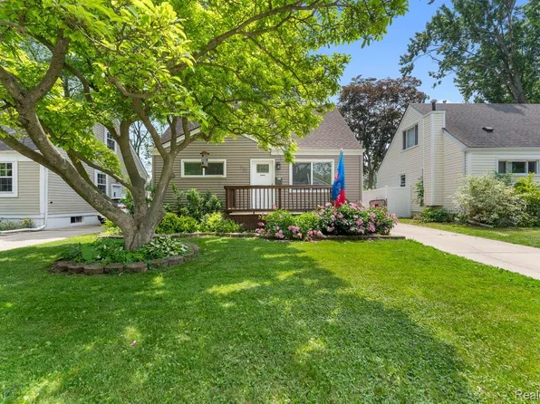 137 Leroy Ave, Clawson, MI 48017