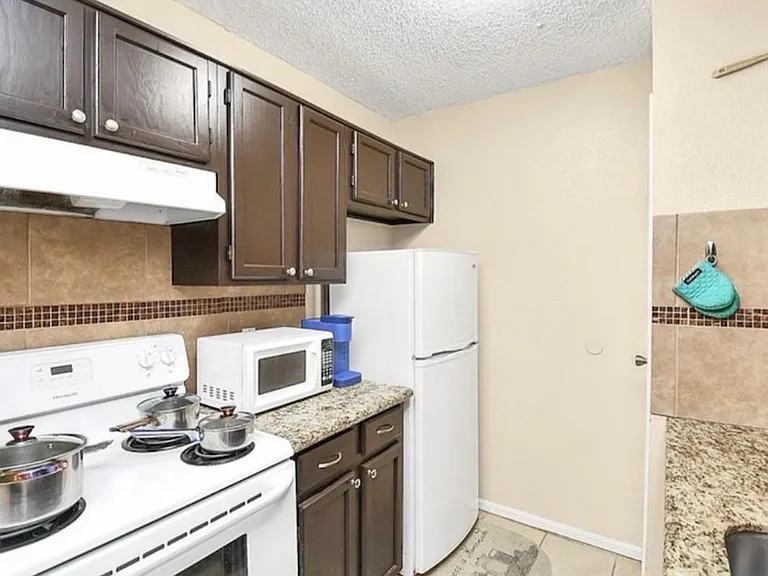 3770 Lovers Wood Ln #606 — Photo 10