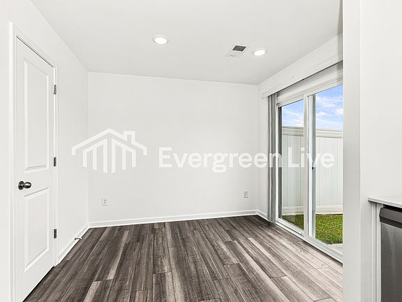 4th image of 313 Livesey Ln