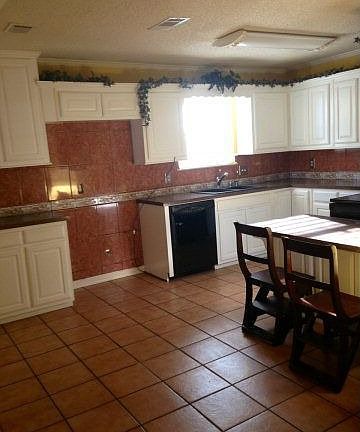 4th image of 1932 Manor Dr