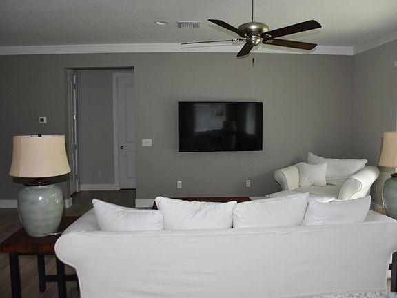 4th image of 2442 Palmetto Dr