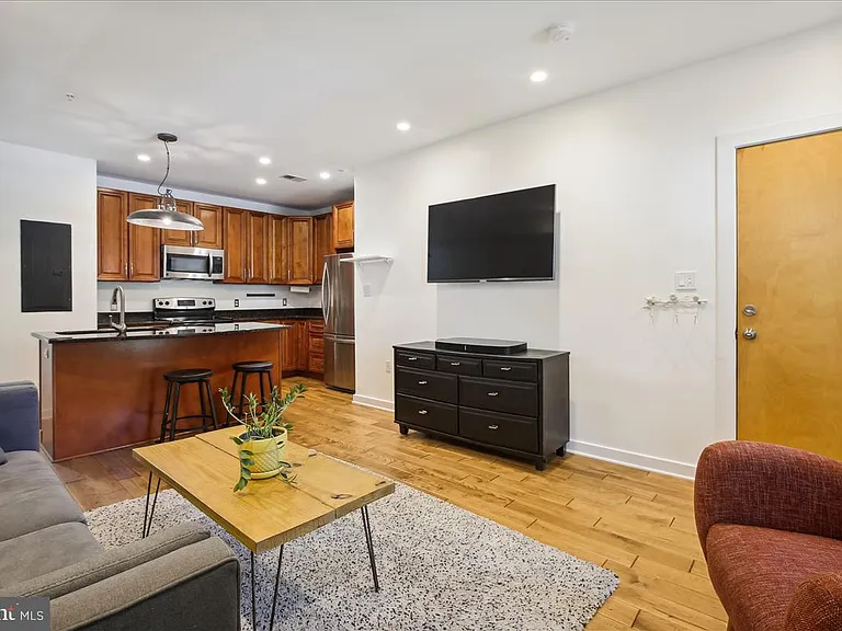 1921 2nd St NE #102 — Photo 9