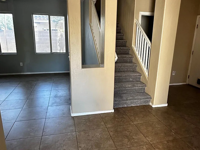619 E Colt Ct — Photo 2