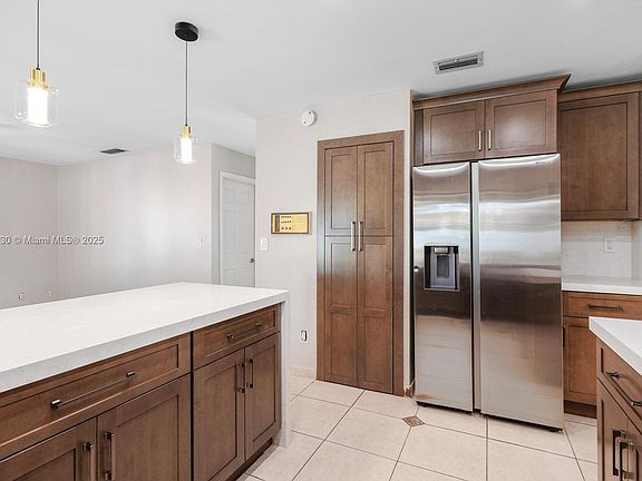 4th image of 14020 SW 38th St