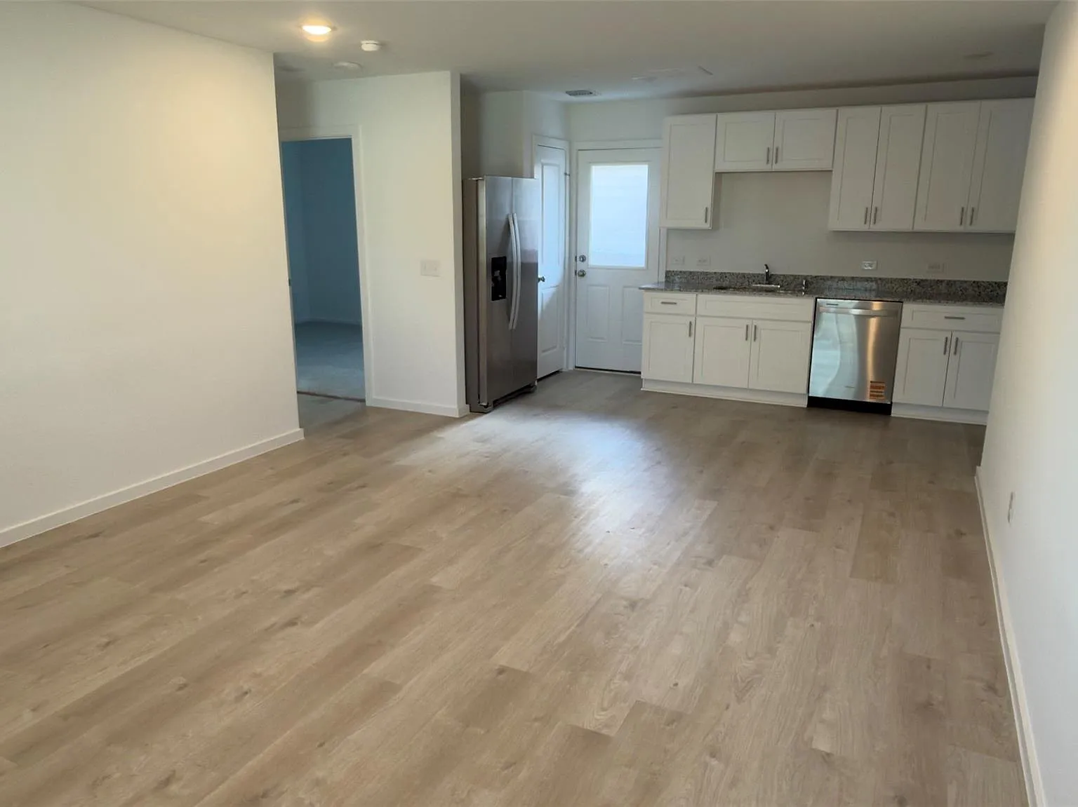 3 bed, 2.5 bath, 1256 sqft, $1,600 — Photo 2