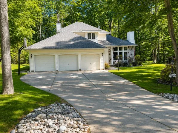23286 Timberridge Dr, Big Rapids, MI 49307