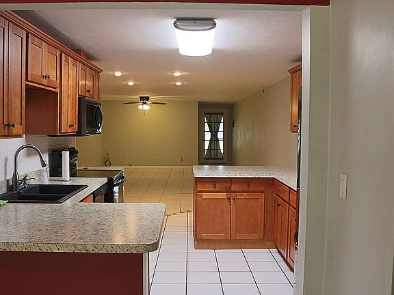 1006 -Kitch looking Fwd.