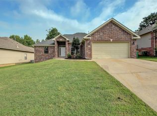 46 Woodridge Dr, Little Rock, AR 72204