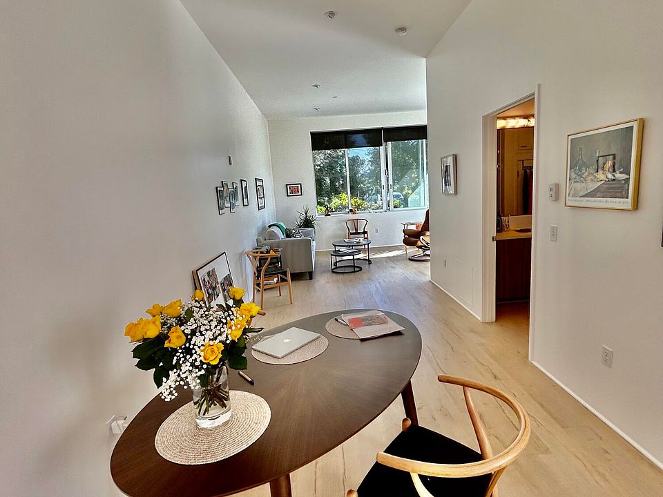 2nd image of 901 Olive St #102