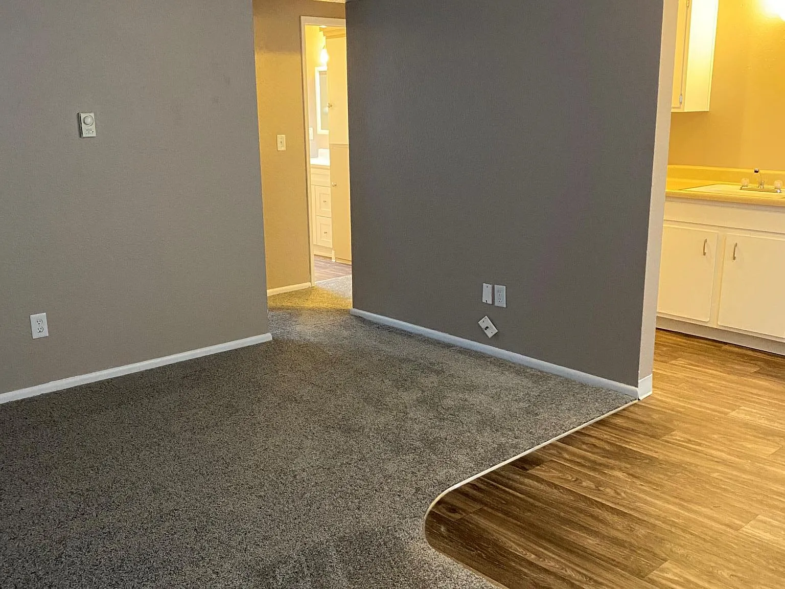 Valley Manor Apartments — Photo 2