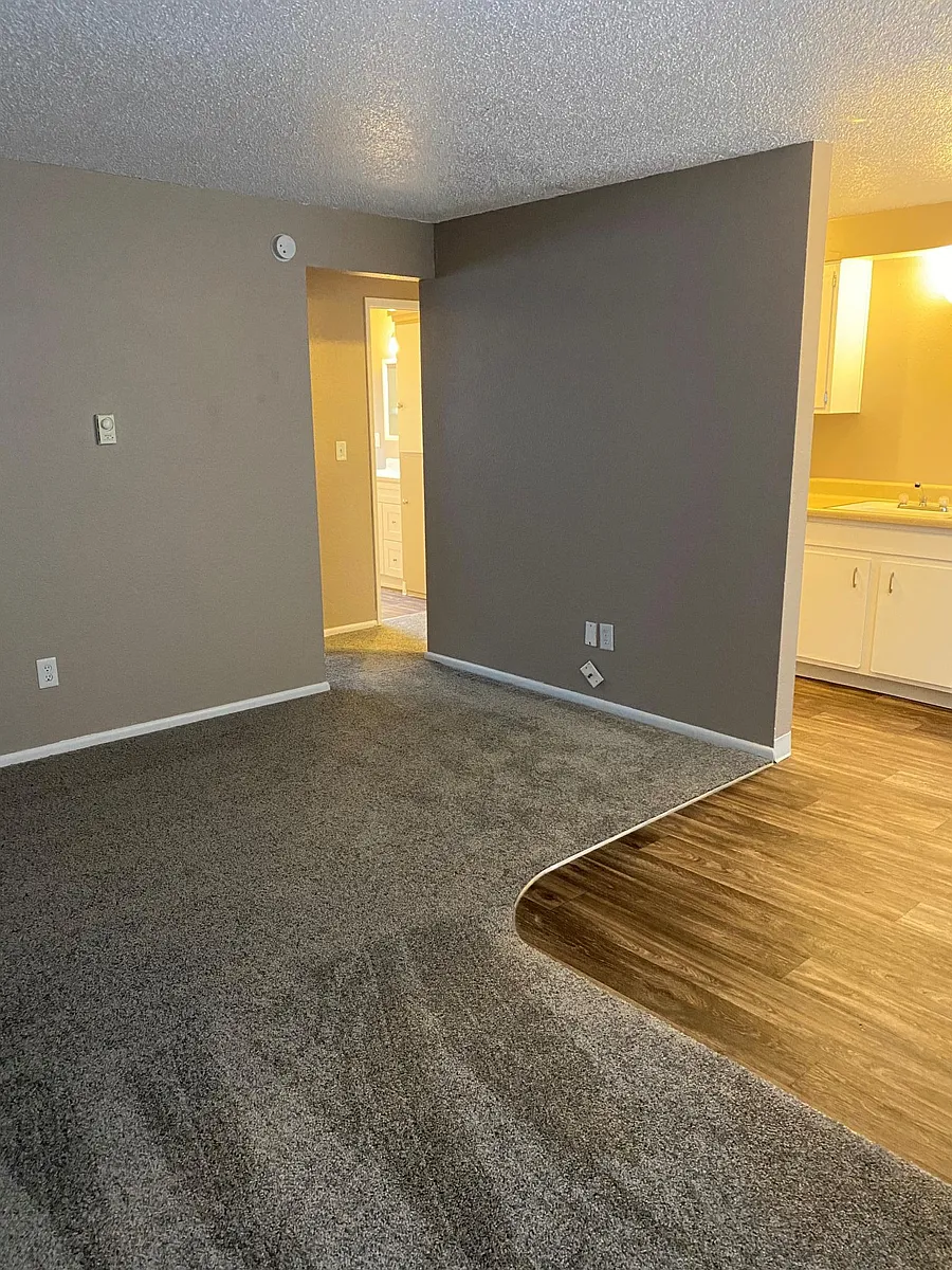 Building Photo - Valley Manor Apartments
