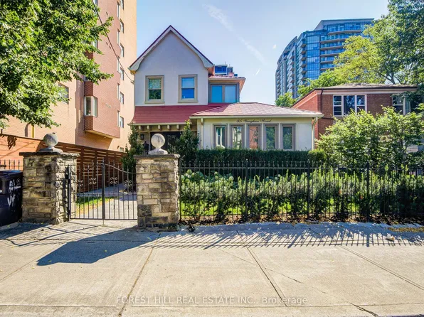 85 Vaughan Rd #5, Toronto, ON M6C 2L9