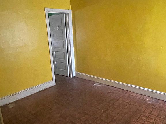 5th image of 820 W Erie Ave