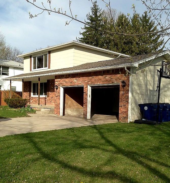 1st image of 16 Fairgreen Dr