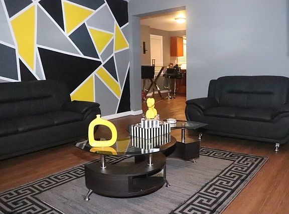 5th image of 3032 S Wells St