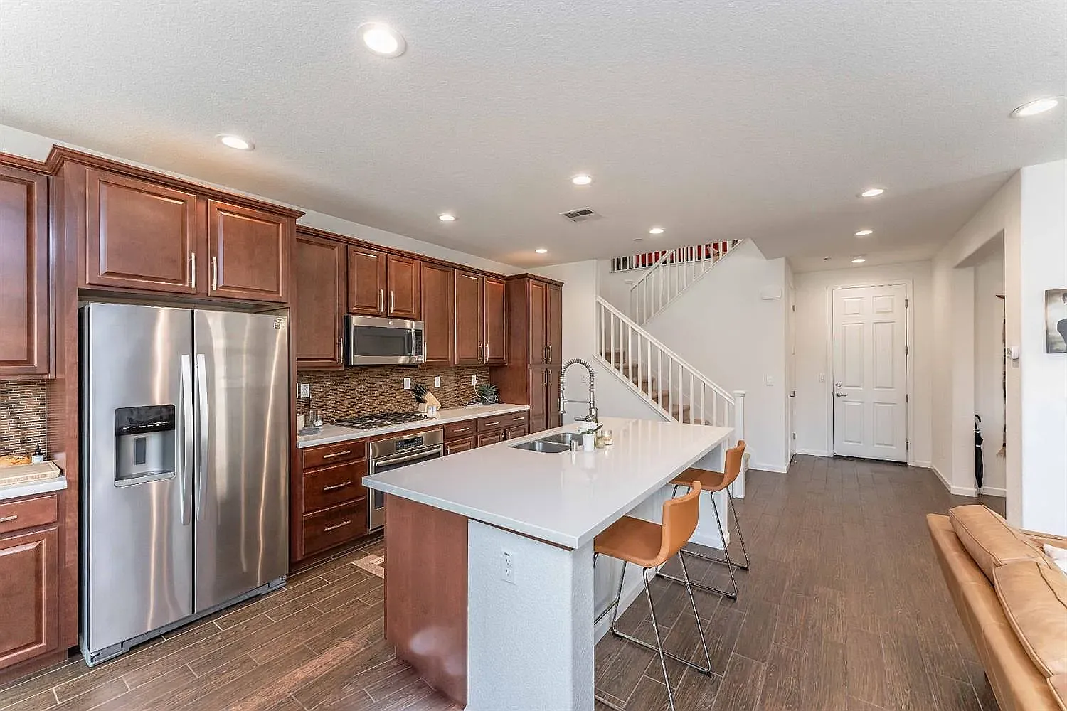 3 bed, 2000 sqft, $3,495 — Photo 3