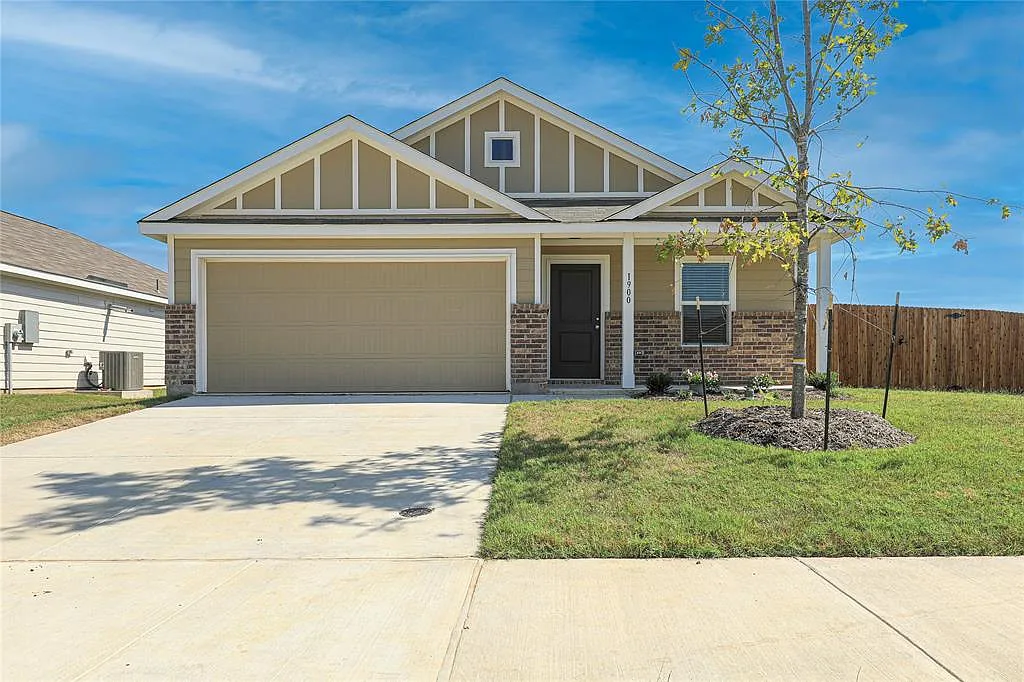 4 bed, 1720 sqft, $2,600 — Photo 1