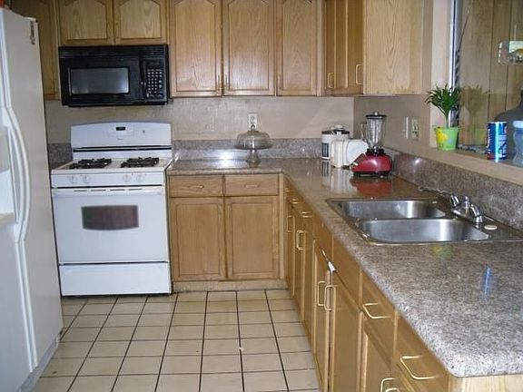 3rd image of 17333 Villa Park St