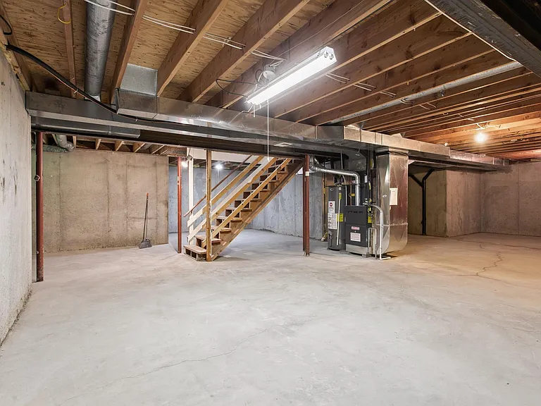 9406 Hall Dr — Photo 23