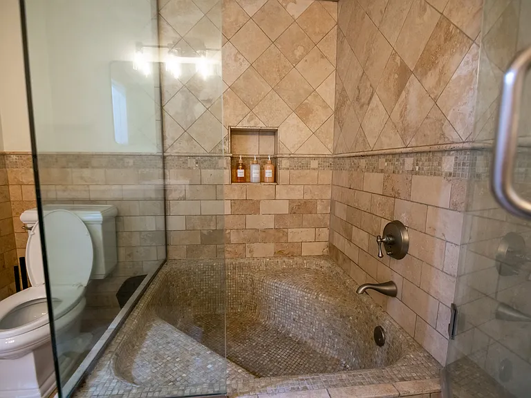 8401 Fountain Ave #4 — Photo 33