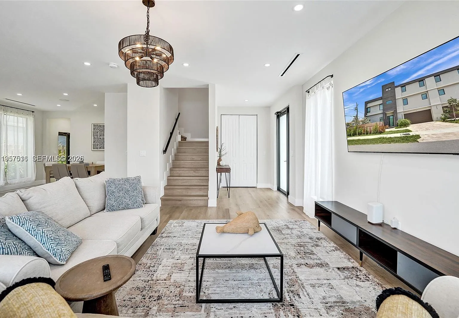4 bed, 4.5 bath, 3052 sqft, $7,800 — Photo 4